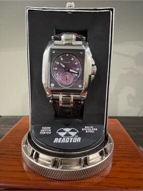 Reactor Fusion 95319 Men’s Stainless Steel Dive Watch (100M) With Purple Face
